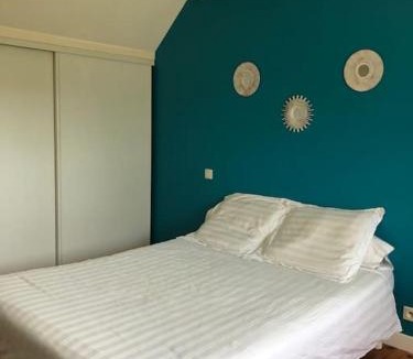 Pleguien House | Maison en pierre, proche Keravel, GR34