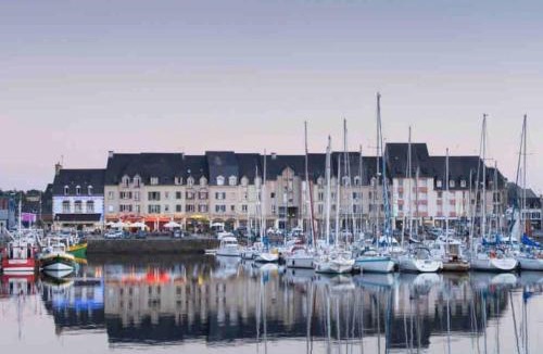 Pleguien House | Maison en pierre, proche Keravel, GR34