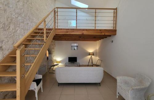Taix House | Maison en pierre rénovée