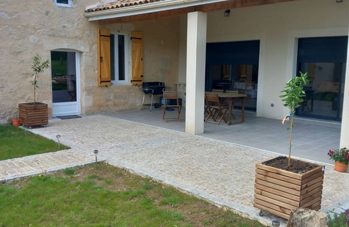 Frontenac House | Maison en Pierre Sans Vis-à-vis