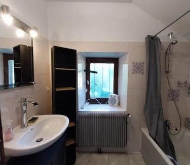 Pradinas House | maison en pierres