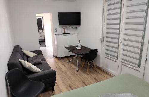 Douai House | Maison entière avec parking gratuit, WiFi & clim