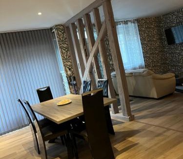 Proverville House | Maison entière