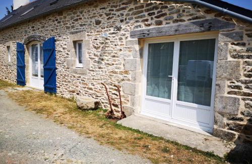 Ploneour-Lanvern House | maison entre campagne et mer