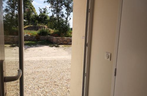 Ploneour-Lanvern House | maison entre campagne et mer