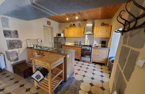Chambon-sur-Lac House | MAISON ENTRE LACS ET MONTAGNES