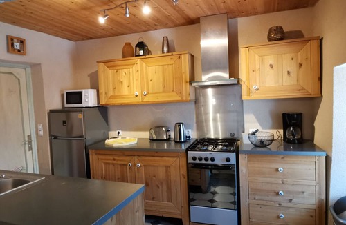 Chambon-sur-Lac House | MAISON ENTRE LACS ET MONTAGNES