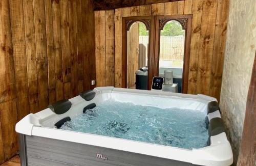 Saint-Ciers-sur-Gironde House | Maison et table d'hôtes Le Camélia Blanc