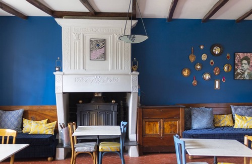 Saint-Ciers-sur-Gironde House | Maison et table d'hôtes le Camélia Blanc