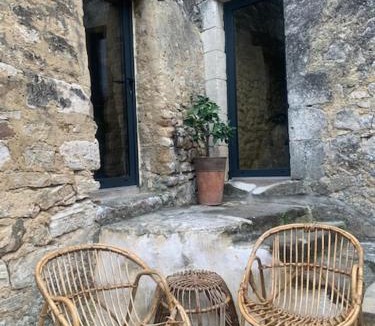Cornillon House | Maison et studio avec jardin et bassin