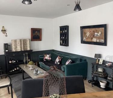 Aizier House | Maison Etadame