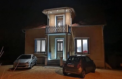 Saint-Genix-sur-Guiers House | Maison Fleur de Frangipanier