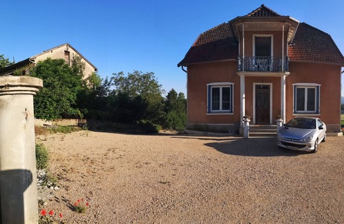 Saint-Genix-sur-Guiers House | Maison Fleur de Frangipanier