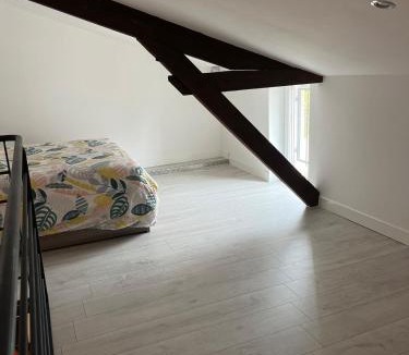 Montceau-les-Mines Apartment | Maison f2 avec cour privative