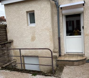 Montceau-les-Mines Apartment | Maison f2 avec cour privative