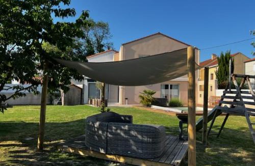 Saint-Aignan-Grandlieu House | Maison familiale 4 chambres avec jardin et piscine