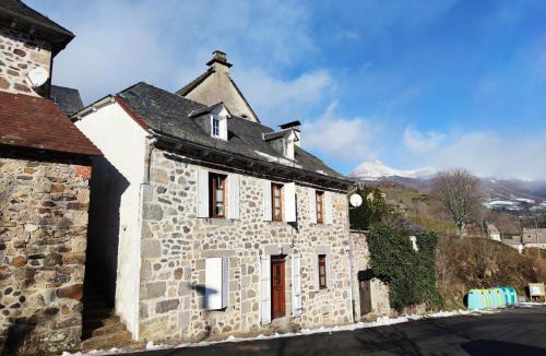 Saint-Jacques-des-Blats House | Maison familiale et authentique