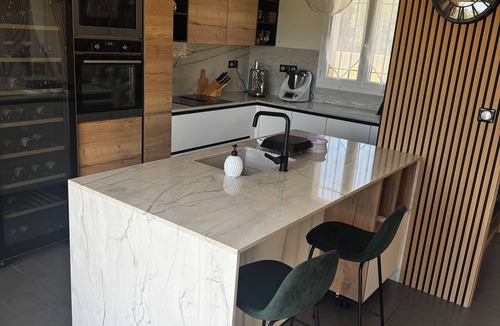 Camaret-sur-Aigues House | Maison Familiale Contemporaine à 10 min d Orange