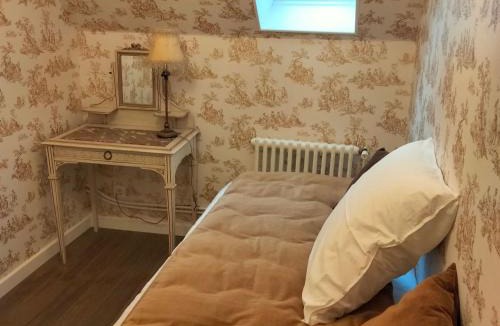 Bazouges-sur-le-Loir House | Maison familiale près du Zoo de la Flèche avec piscine chauffée, jardin et cheminée - FR-1-410-377