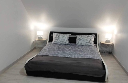 Lezigne House | Maison Familiale 11 Personnes