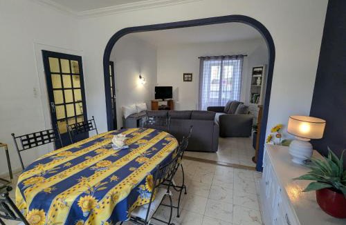Courcelles House | Maison familiale entourée de nature - 6 pers. - FR-1-590-596