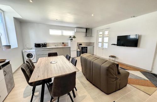 Saint-Gaudens Villa | Maison familiale pour 8 pers au centre, vue Pyrénées, salle de jeux et parking