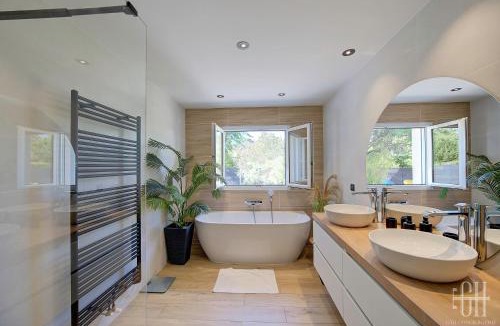 Saint-Avertin Apartment | Maison familiale - Spacieuse - Jardin - Parking