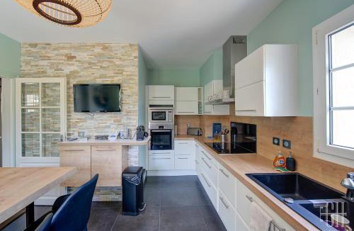 Saint-Avertin Apartment | Maison familiale - Spacieuse - Jardin - Parking