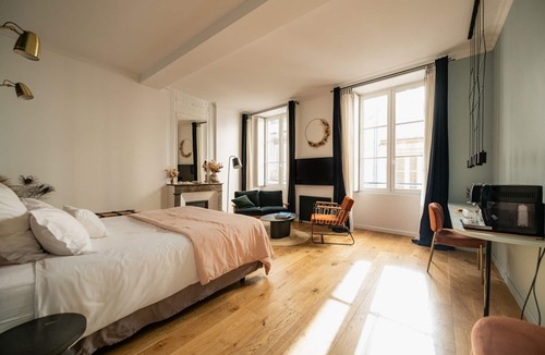 Hotel de Ville - Quinconces House | Maison Fernand