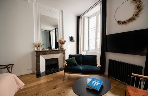 Hotel de Ville - Quinconces House | Maison Fernand