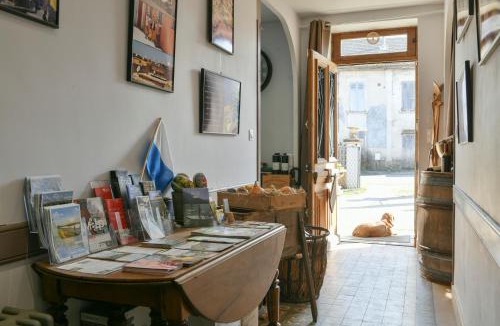 Saint-Genix-sur-Guiers Bed & Breakfast | Maison Fleur De Frangipanier