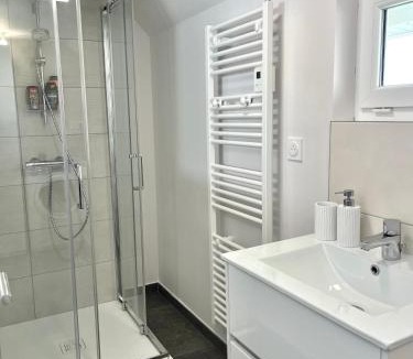 Enquin-sur-Baillons Apartment | Maison