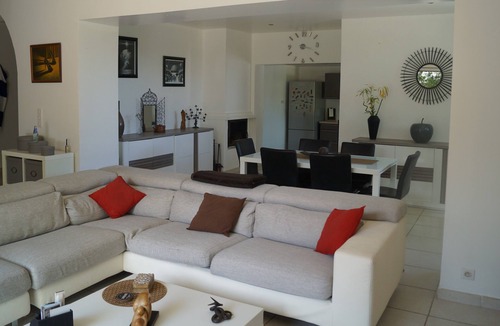 Entraigues-sur-la-Sorgue House | Maison en Campagne Avec Piscine, Terrain Arboré de 3000 m² à 5 km de D'avignon