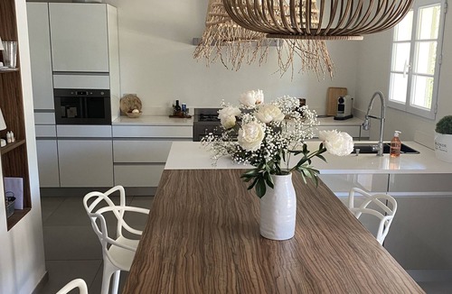 Entraigues-sur-la-Sorgue House | Maison de Famille, Douce, où il Fait bon Profiter de ses Vacances