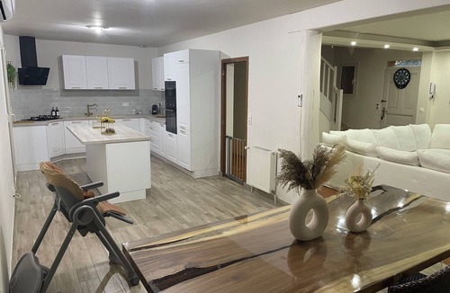 Saint-Andre-les-Vergers House | Maison 180m2 Avec Piscine