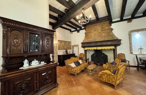 Saint-Antonin Noble Val Apartment | Maison du Roy/Royal-3BR/2BR Apartment - Royal Fireplace