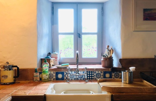 Saint-Antonin Noble Val House | Maison D’Artist, 5 minutes from St Antonin Noble Val with Swimming River & Pools