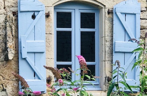Saint-Antonin Noble Val House | Maison D’Artist, 5 minutes from St Antonin Noble Val with Swimming River & Pools