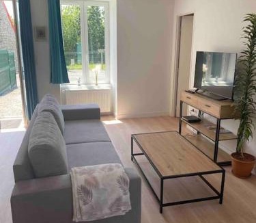 Saint-Aubin-de-Terregatte House | Maison - Mont St Michel à 15 min