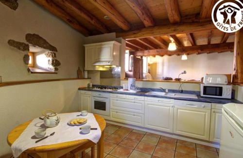 Saint-Didier-sur-Rochefort House | Maison authentique 19e siècle avec jardin et animaux acceptés - FR-1-496-360