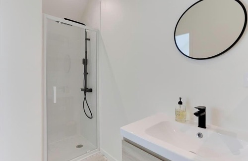 Saint-Jacques-de-la-Lande Apartment | Maison Joseph - Suite 1