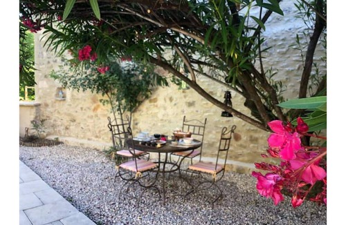 Saint-Julien-de-Peyrolas House | Maison des Bourgades