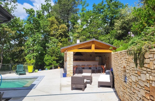 Saint-Julien-de-Peyrolas Villa | Maison Avec Piscine, Dans un Quartier Calme Sans vis à Vis, Près D'une Forêt