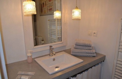Saint-Laurent-des-Arbres House | Maison de Vacances