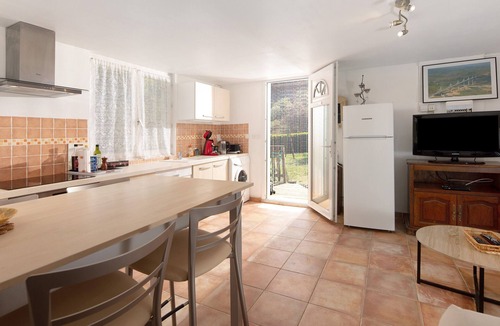 Saint-Laurent-le-Minier Apartment | “Maison De Campagne” Apartment with Mountain View, Shared Pool, and Wi-Fi