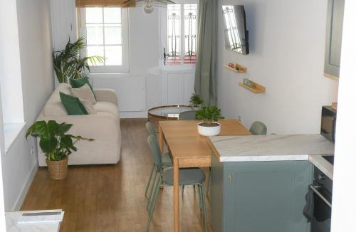 Saint-Pourcain-sur-Sioule Apartment | Maison de Ville Cosy avec Ambiance Jungle & Bohème