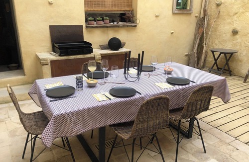 Saint-Quentin-la-Poterie House | Maison de Village