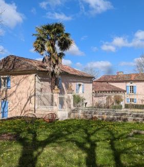 Saint-Sulpice-de-Roumagnac Bed & Breakfast | Maison Nathis