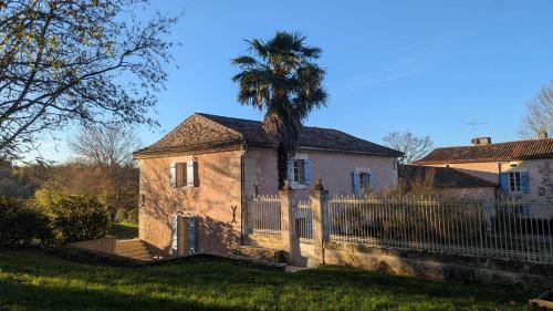 Saint-Sulpice-de-Roumagnac Bed & Breakfast | Maison Nathis