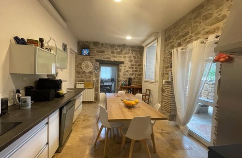Saint-Sylvestre-sur-Lot House | Maison en Pierre Proche du lot et de Toutes Commodités